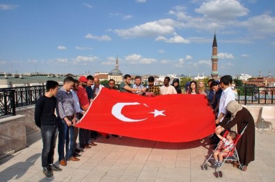 NEÜ KONDİL Öğrencileri Darbe Girişimine Tepki Gösterdi