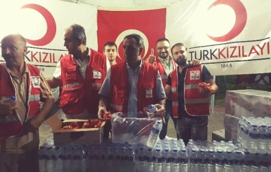 Türk Kızılay'ı 'Demokrasi Nöbeti'ni Sürdürüyor