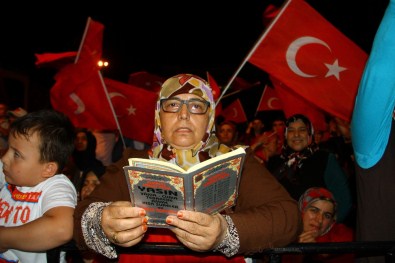 Yaşlı Kadından Gülen'e 'Erkeksen Türkiye'ye Gel' Çağrısı