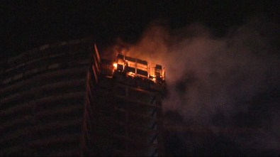 AVM'nin Ek Binasında Korkutan Yangın
