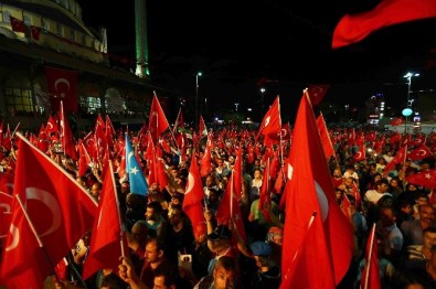 'Cumhurbaşkanı 'Tamam' Diyene Kadar Nöbete Devam'