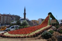İLGİNÇ GÖRÜNTÜ - Darbe Girişimine Çiçekli Top Arabasıyla Tepki