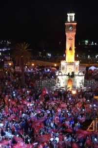 İzmirliler 15 Temmuz Şehitleri İçin Demokrasi Meydanı İstiyor