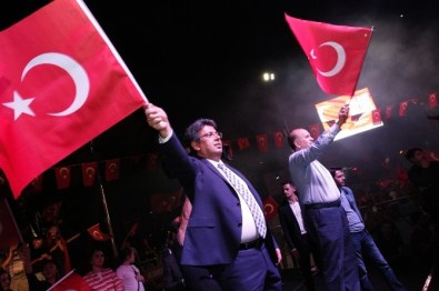 Küçükçekmece'de Milli İrade Ve Demokrasi Nöbetine Devam