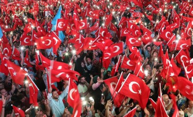 O Akşam Her 10 Kişiden 4'Ü Meydanlardaydı