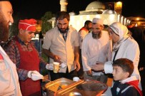 VUSLAT - Vuslat Derneği, Milli İrade Nöbetinde 20 Bin Kişiye Çorba Dağıttı