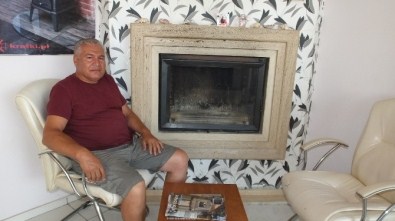 Burhaniye'de Emekli Öğretmen Şömineci Oldu