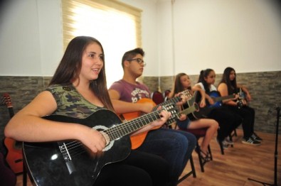 Geleceğin Müzisyenleri Kepez'de Yetişiyor