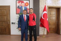 Para-Olimpik Milli Sporcudan Başkan Cabbar'a Ziyaret