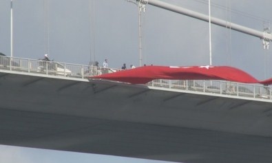 Taksiyle Köprüyle Geldi Korkuluklara Çıktı...