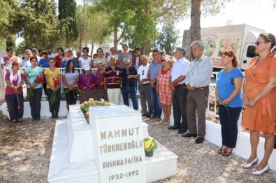 Türkmenoğlu, Mezarı Başında Anıldı