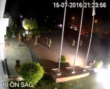 AKOM'a Yapılan Baskın Kamerada