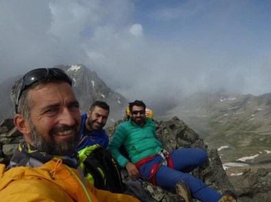 Dağcılar İlk Tırmanışını Yaptıkları Tepenin Adını 'Demokrasi Dağı' Koydular