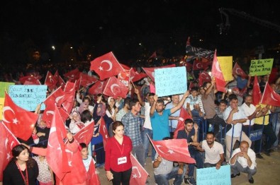 Diyarbakır'da Demokrasi Nöbeti Sürüyor