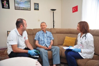 Kepez'de Evde Sağlık Hizmetleri Devam Ediyor