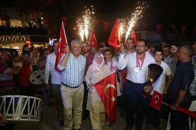 Serik'te 'Demokrasi Nöbeti'nde Yeşil Yeşil Coşkusu