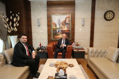 Bakan Özlü, CERN'e Kabul Edilen Ahmet Serdar Mutluer'le Bir Araya Geldi