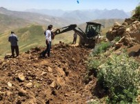 Belediye Ekipleri Halk Birlikte Su Arızasını Gideriyor