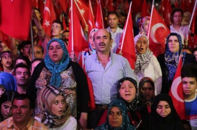 Halkalı Meydanı'nın Adı 15 Temmuz Şeref Meydanı Olarak Değiştiriliyor