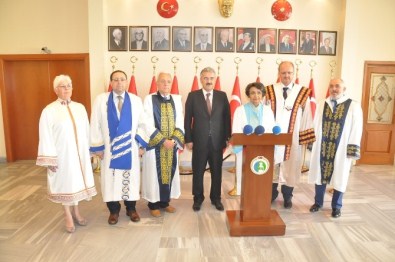 İzmir'deki Üniversite Rektörlerinden Darbe Girişimine Karşı Ortak Açıklama