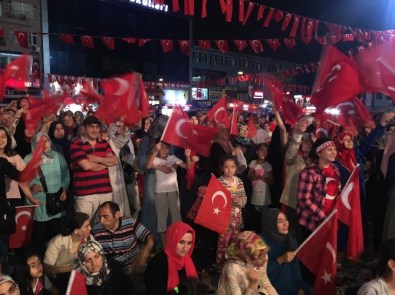 Ümraniye Kırmızı-Beyaza Büründü