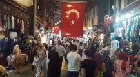 BAYRAM ALIŞVERİŞİ - Bursalılar İftar Sonrası Çarşıya Akın Etti