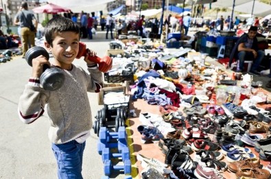 Maltepe'deki Antika Pazarı Göz Dolduruyor