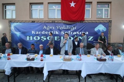 Mehmet Akif Ersoy Mahallesi'nde 'Kardeşlik Sofrası' Kuruldu