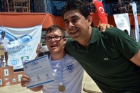 Yüzücüler, Foça'da Yarıştı