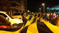 Fenerbahçe Taraftarından Demokrasi Nöbetine Destek