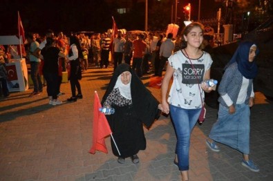 Siirt'te 96'Lık Ninenin Demokrasi Nöbeti