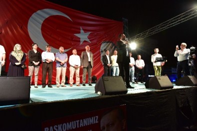 AK Parti Ve CHP'liler Milli İrade Nöbetinde Bir Araya Geldi