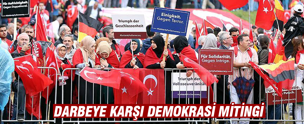 Avrupalı Türkler Köln'de demokrasi mitingi için buluştu