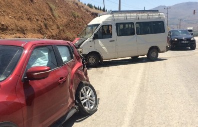 Elazığ'da Trafik Kazası Açıklaması 5 Yaralı