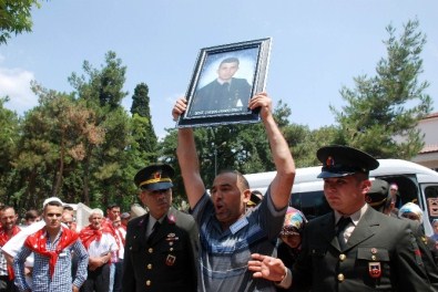 Şehit Uzman Çavuş Erkut'un Cenazesi Son Yolculuğuna Uğurlandı