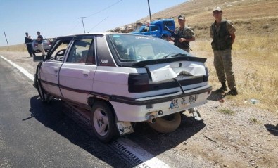 Sivas'ta İki Otomobil Çarpıştı Açıklaması 5 Yaralı