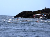 YÜZME YARIŞI - Türkiye'de Karadan Karaya Yapılan İlk Yüzme Yarışı Giresun'da Düzenlendi