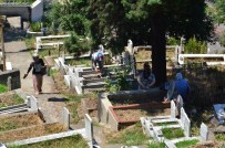 KABİR ZİYARETİ - Arife Günü Mezarlıklar Doldu Taştı
