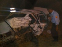 GÖÇERI - Hafif Ticari Araçla Otomobil Çarpıştı Açıklaması 2 Ölü, 7 Yaralı
