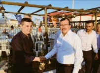 RECAİ BERBER - Sarıgöl'de Son Toplu İftar AK Parti'den