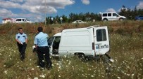 Takla Atan Araç Şarampole Devrildi Açıklaması 2 Yaralı