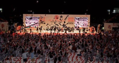 Yeni Yüzyıl Üniversitesi'nde Mezuniyet Coşkusu