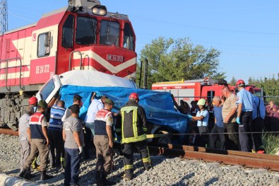 4 kişi trenin altında can verdi