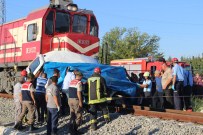 YOLCU TRENİ - 4 kişi trenin altında can verdi