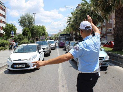 Çanakkale'de Feribot Kuyruğu Devam Ediyor