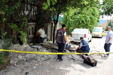 Dedesine Bayrama Geldi, Çöken Duvarın Altında Can Verdi