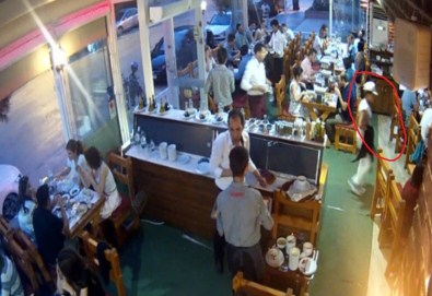 İftar Yapan Aile Hırsızların Hedefi Oldu