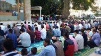 ERTUĞRUL ÇALIŞKAN - Karaman'da Vatandaşlar Bayram Namazında Camilere Akın Etti