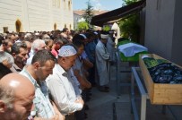 MAHMUT KAŞıKÇı - Kazada Hayatını Kaybeden Aile Gözyaşları İçinde Defnedildi