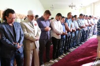 BAYRAM NAMAZI - Macaristan'da Müslümanlar Bayram Namazında Buluştu